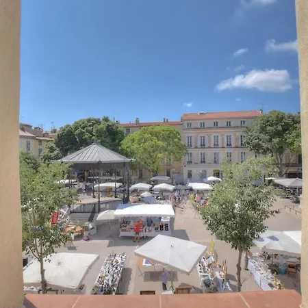5 - Cosy In Old Apartment Antibes